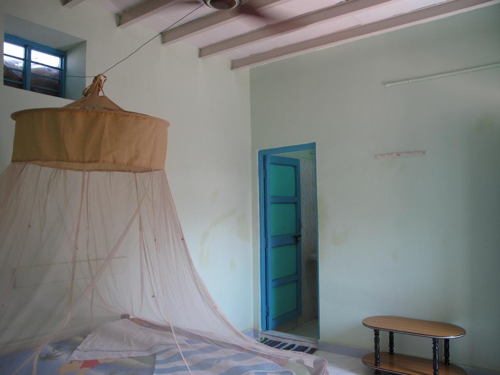 Om Shiva Guest House Hampi Luaran gambar