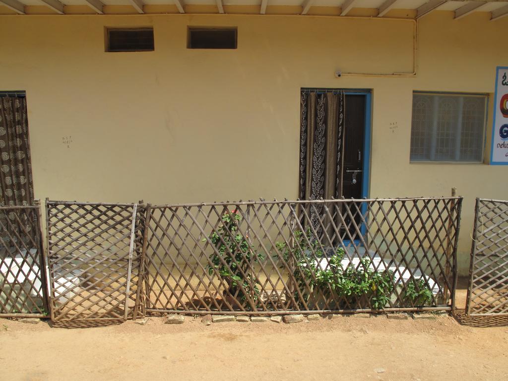 Om Shiva Guest House Hampi Luaran gambar