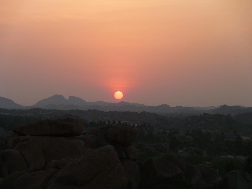 Om Shiva Guest House Hampi Luaran gambar